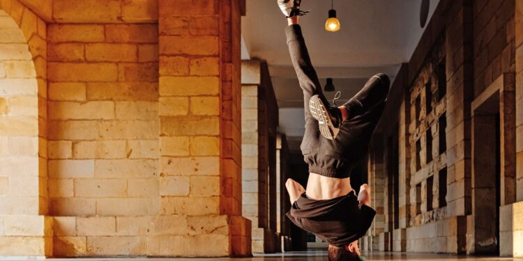 Breakdancers warned repetitive headspins could give them a ‘cone-head’ | Science & Tech News