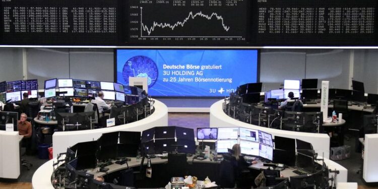 France's CAC 40 drops 1% on budget angst, European auto stocks struggle By Reuters