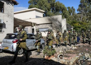 Israel-Hezbollah ceasefire takes effect, civilians head back to south Lebanon By Reuters