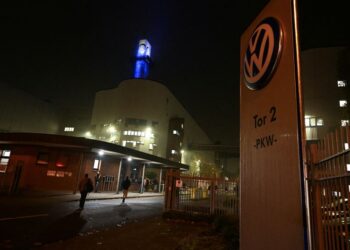 Strikes to hit Volkswagen in December as clash with labour escalates By Reuters