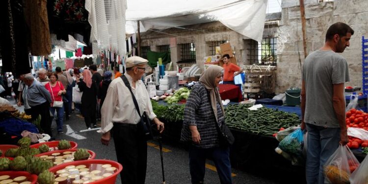 Turkish cenbank sees high food prices hitting November inflation By Reuters