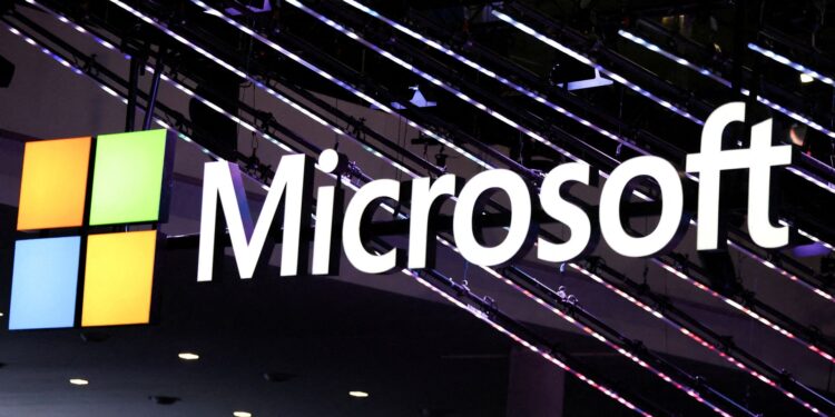 Microsoft ‘investigating issue’ after users report problems with Outlook and Teams | Science, Climate & Tech News
